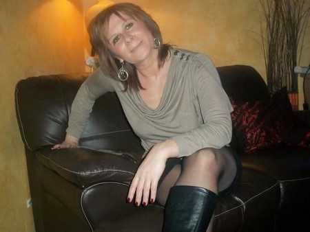vieille salope en exterieur chatte a l'air